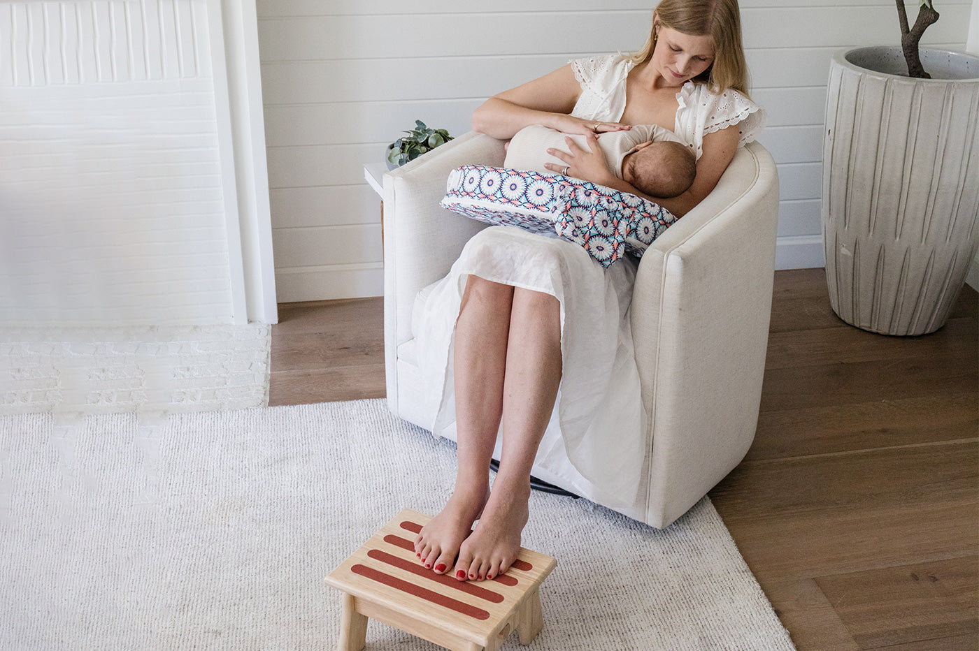 My Brest Friend Nursing Pillow + Ideal Breastfeeding Setup